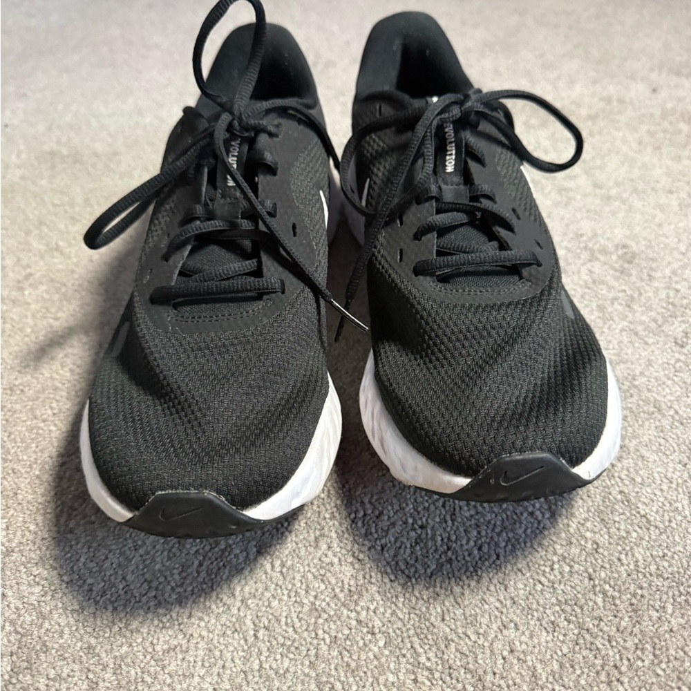 Nike Black and White Athletic Sneakers - Picture 4 of 7